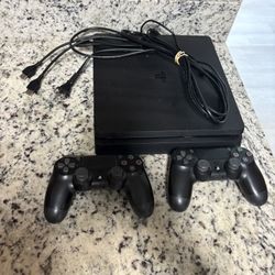 PS4 With 2 Controllers