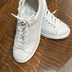 Alexander  Mc  QUEEN TENIS. Size. 9.5