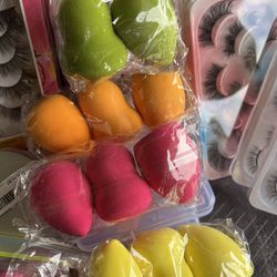 4 Packs Of Beauty Blenders For $10 New 