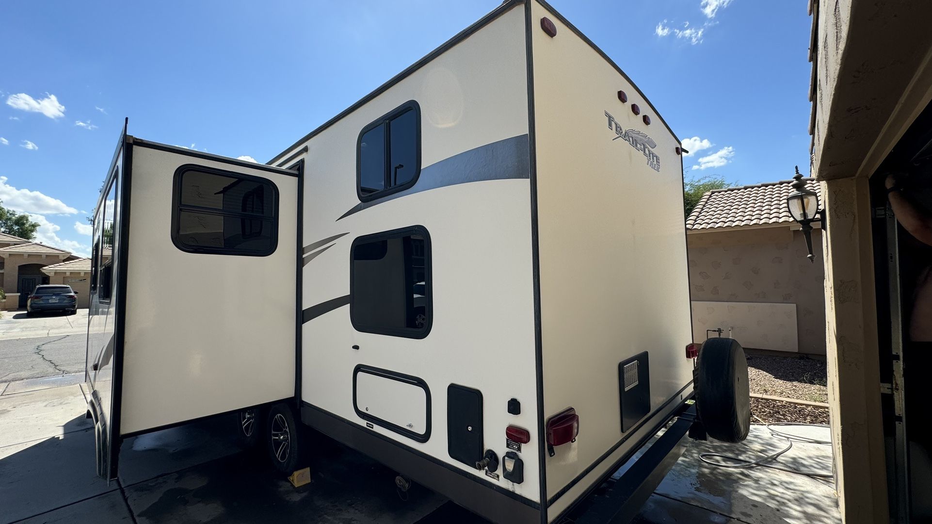 2014 272BHS Travel Lite trailer for Sale in Gilbert, AZ OfferUp