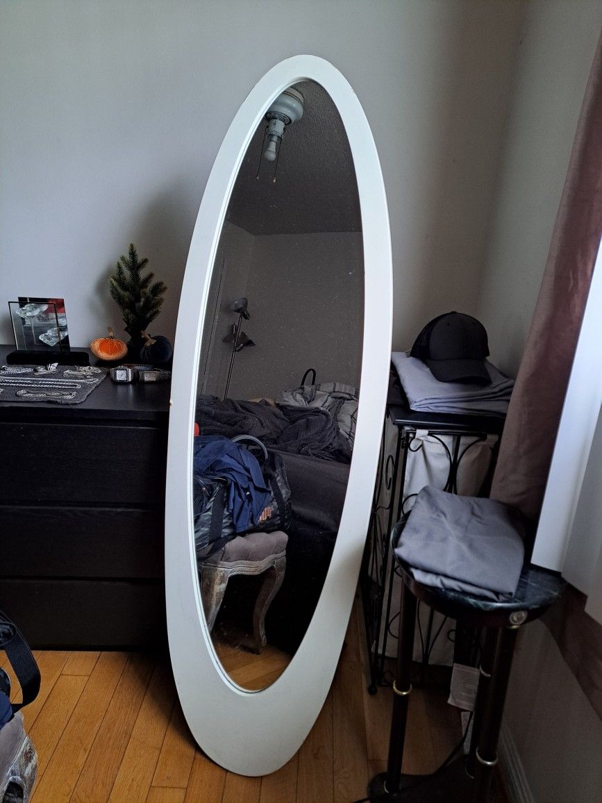 5 Ft Mirror. Prfct Cndtn