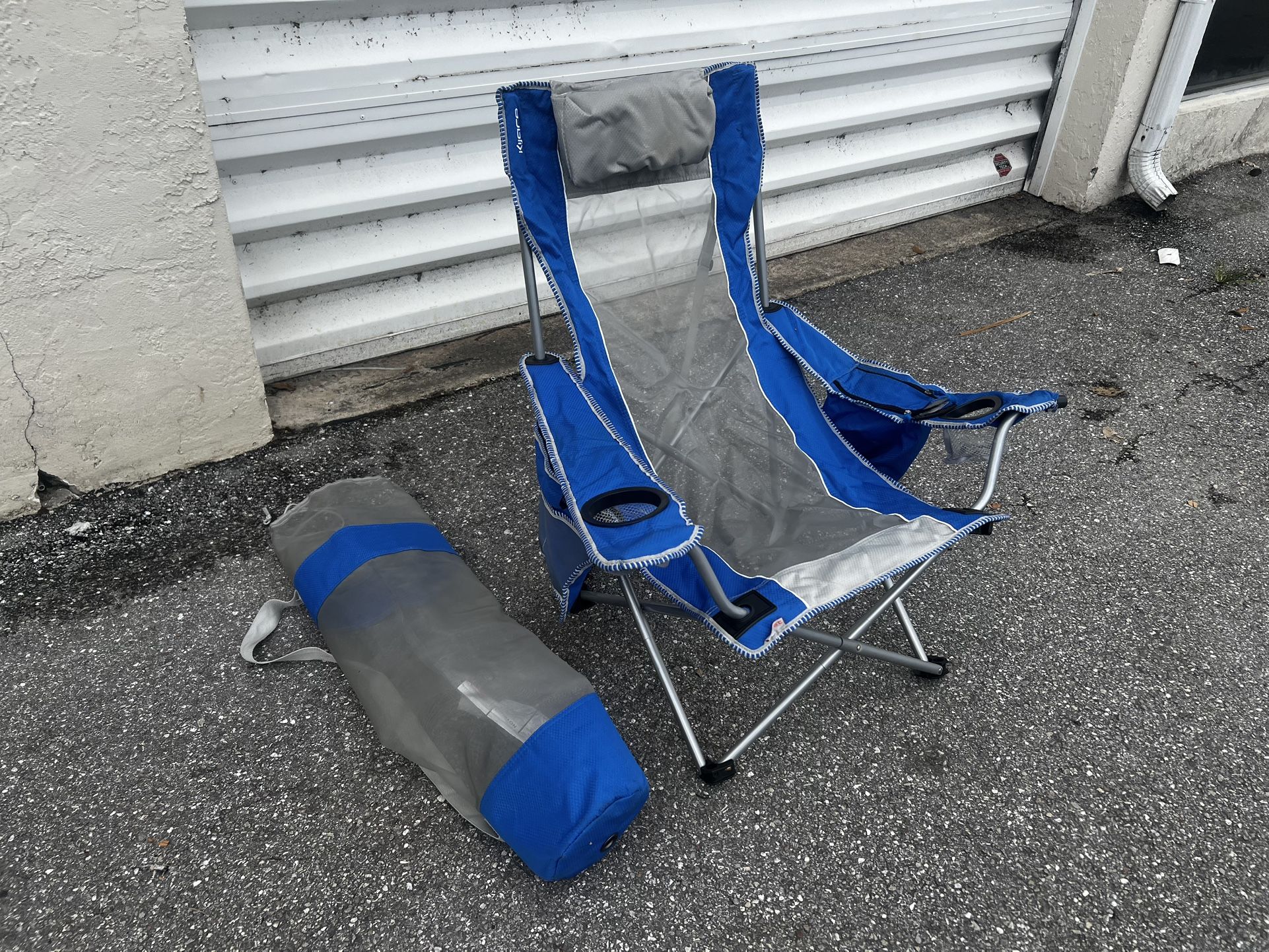 Kijaro Beach Chair with Arm Rest Cooler Pocket! Excellent condition!