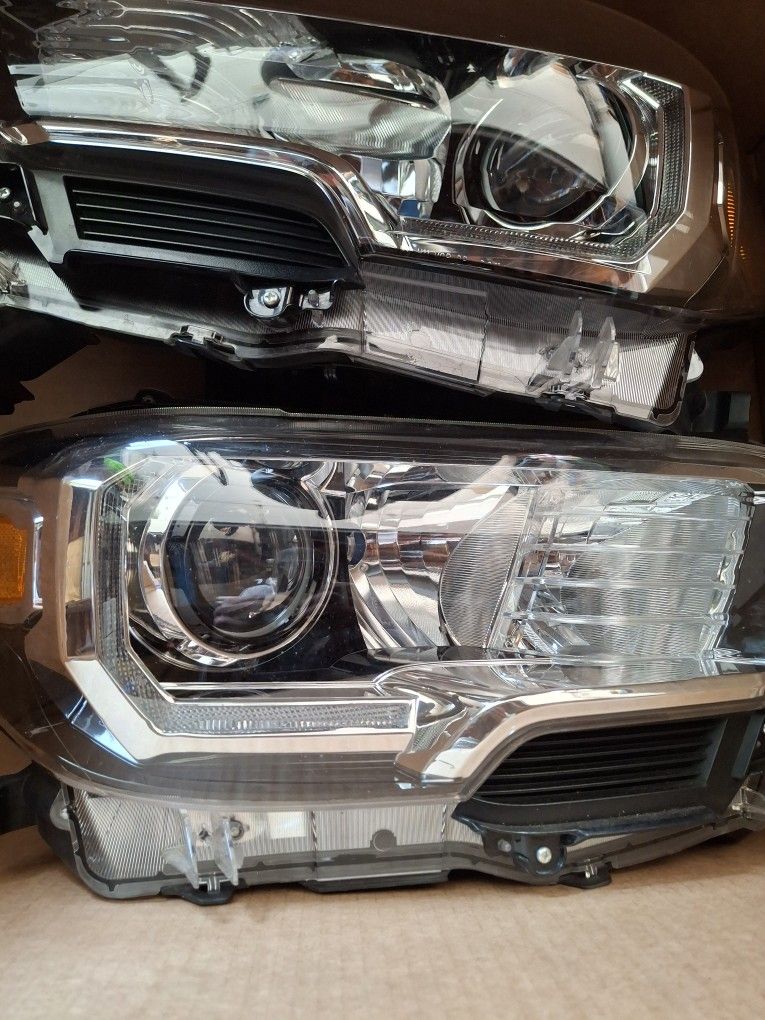 2019 TOYOTA TACOMA HEADLIGHTS
