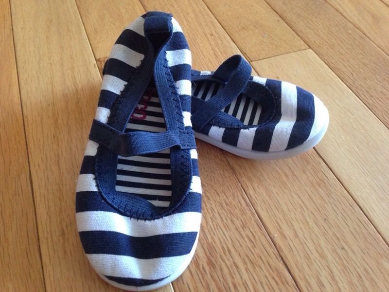 Brand new shoes 5-6siZe