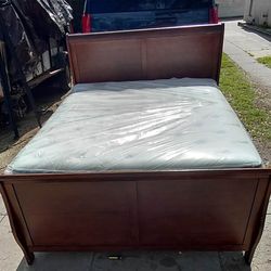 QUEEN SIZE SLAY BED, MADE IN VIETNAM