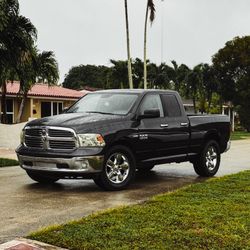 Dodge Ram 1500 Big Horn 2015 — V8 HEMI