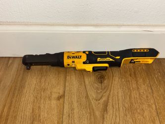 DEWALT DCF510 20V XR Ratchet/ 5Ah XR Battery-used