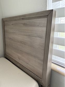 Twin set of 2 with drssse and mattress included