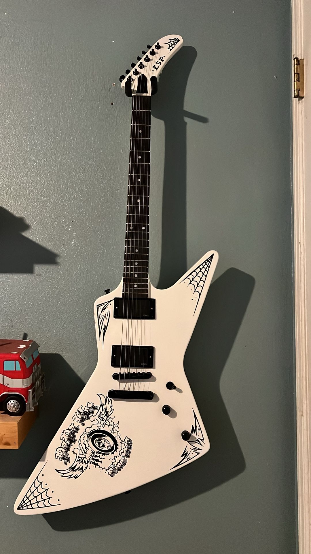ESP MX250 Papa Het Explorer Guitar