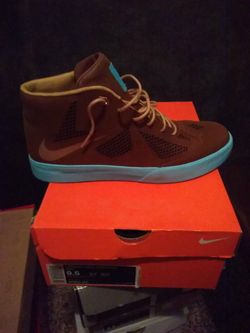 LeBron dress shoe. Asking 80 size 9.5