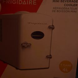 FRIGIDAIRE MINI BEVERAGE COOLER 