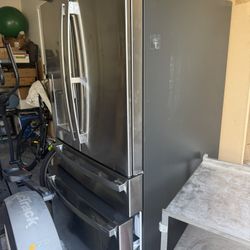 GE Profile 4-Door French Door Refrigerator – Only 4 Years Old Needs Repair 