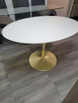 Oval dining table