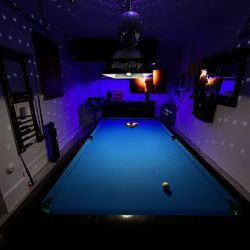 1979 Brunswick Pinehurst pool Table 