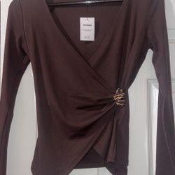 Brown Long Sleeve Top With Gold Clasp