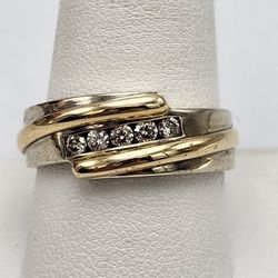 14kt Yellow Gold Band Ring With .20ct tw Diamond 