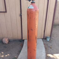 HELIUM LARGE TANK WITH NEW VALVE IN EXCELLENT CONDITION 