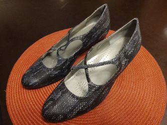 Trotters Jamie Heels Navy 31 Size 8 WW