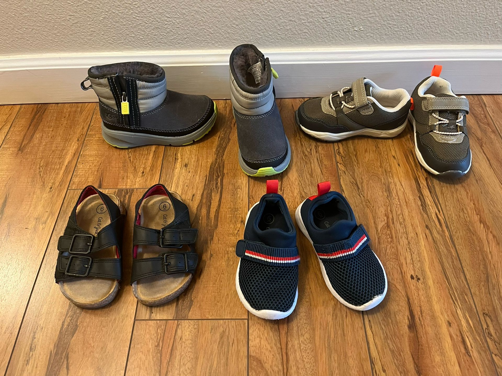 Set Of Toddler Shoes 6 Size, 7 Size