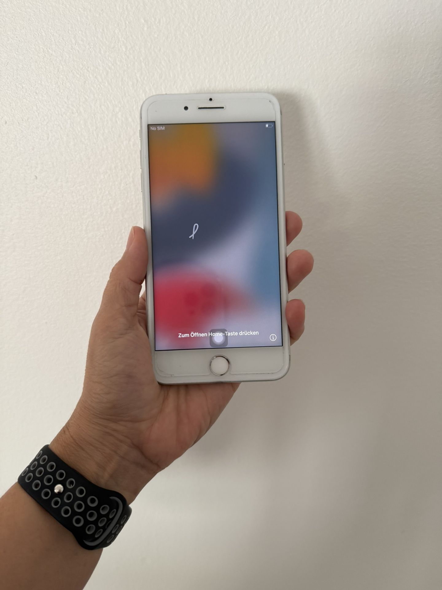 Apple iPhone 7 Plus Silver / White 128 GB, No Cracks, Unlocked For Any Carrier, Comes With Charger And Black Case.