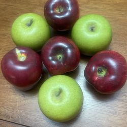 Realistic Heavy Wooden + Apples - 7 Green And Red 
