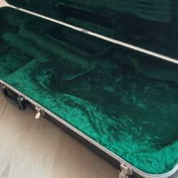 2000’s Peavey USA Cirrus bass hard shell case.