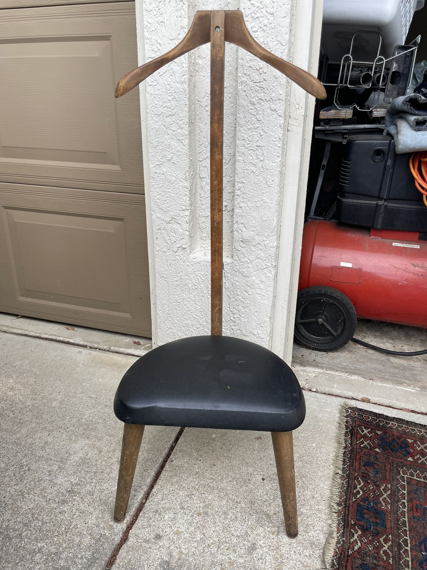 Marshall Furniture Co USA Made gentlemen’s Suit Chair