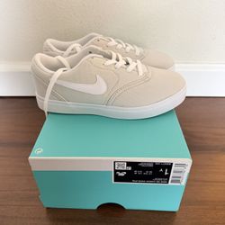 Kids Nike Shoes Size 1 Youth