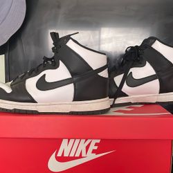 Nike Panda Dunks 