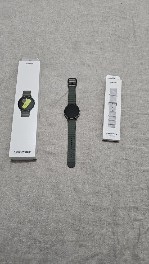 Samsung Galaxy Watch 7 44mm Wifi W/ Additional band