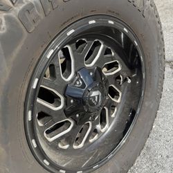 Tritón Gloss Black