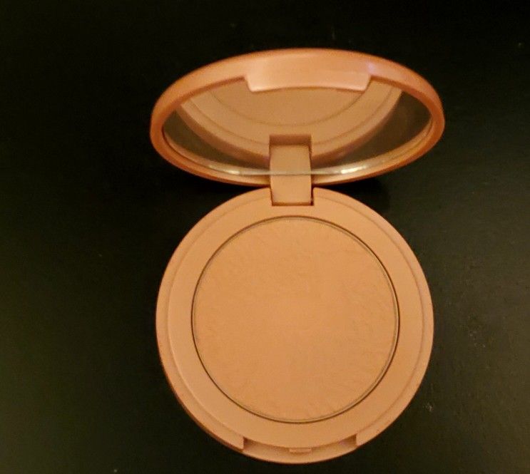 Tarte Amazonian Clay 12-Hour Blush in the shade "Risqué".