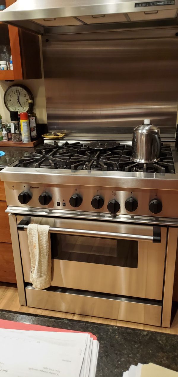 Thermador 6 burner 36" pro gas/gas range. Good working condition but