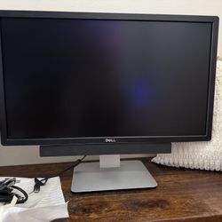 Dell 27” Flat Panel Computer Monitor With Soundbar