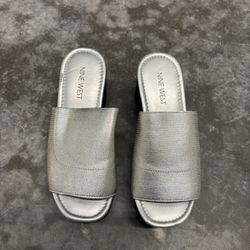 Size 5 Silver Elastic Strap Platform Shoes