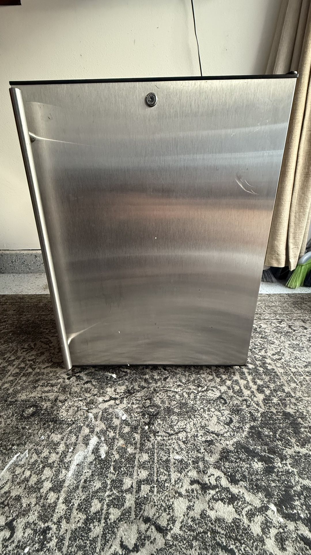 Under Counter Fridge (Uline ADA24r)