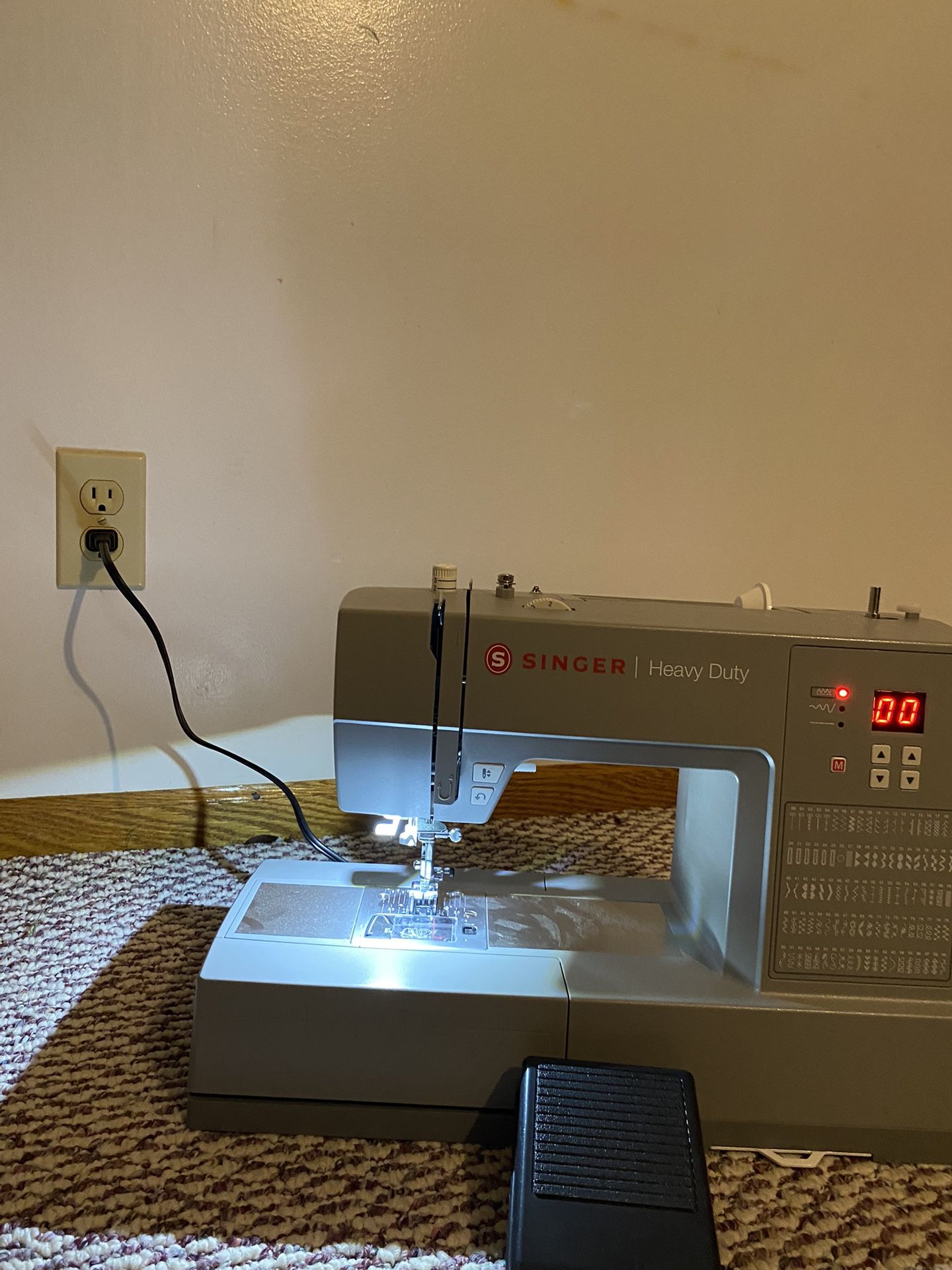 Singer Heavy Duty Sewing Machine