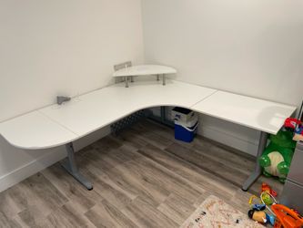 Large White L-Shaped Office Desk / Workstation w/ Shelf – Modern Corner Desk