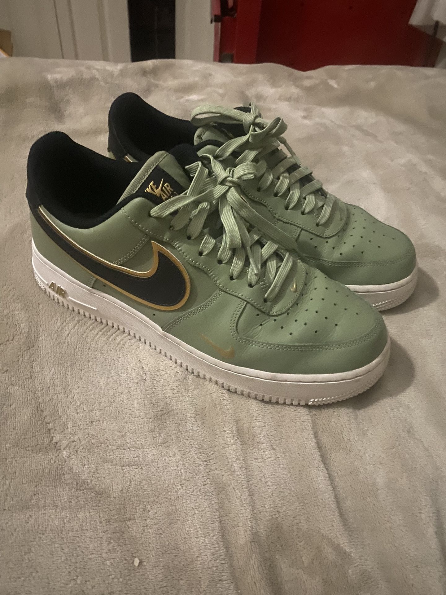 Nike Air Force 1 '07 LV8 Metallic Swoosh Pack - Oil Green