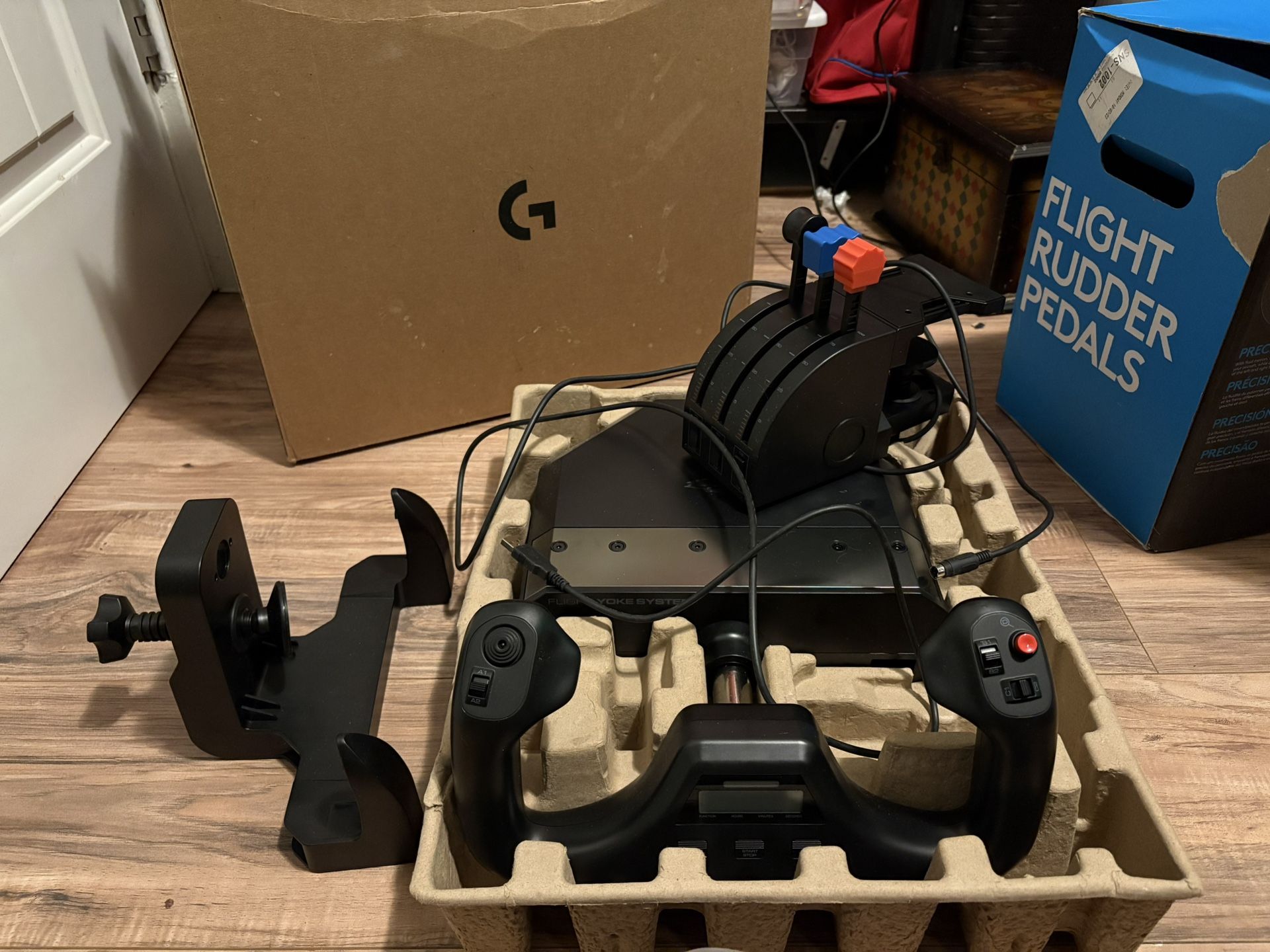 Logitech G Yoke, Thrust Levers, Rudder Pedals for Flight Simulator 