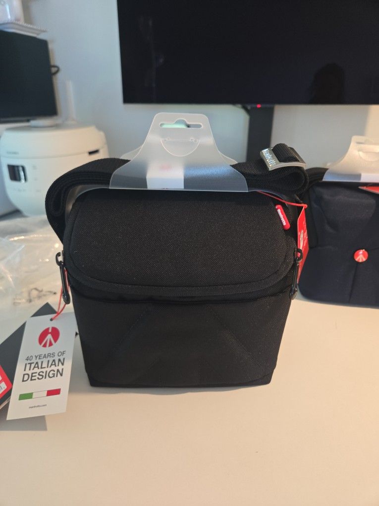 Manfrotto MB SV-SBM-10BI Amica 10 Shoulder Bag (Black)