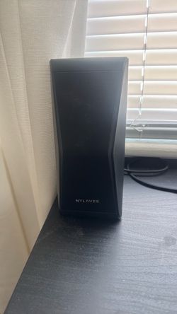Nylavee Black Desktop Speaker