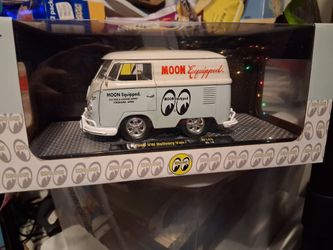 Diecast vw Van short very cool 1/24 scale new in box