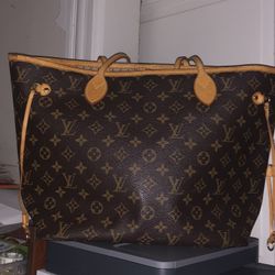 never used Louis vuitton brown leather crossbody makeup bag for Sale in  Tuckahoe, NY - OfferUp