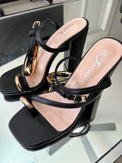 Black heels size 6