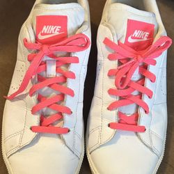 Nike Sneakers ~ Size 7Youth ~