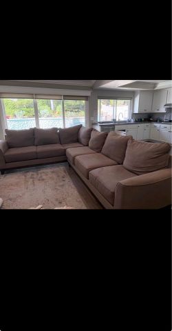 Mathis Brother Sectional