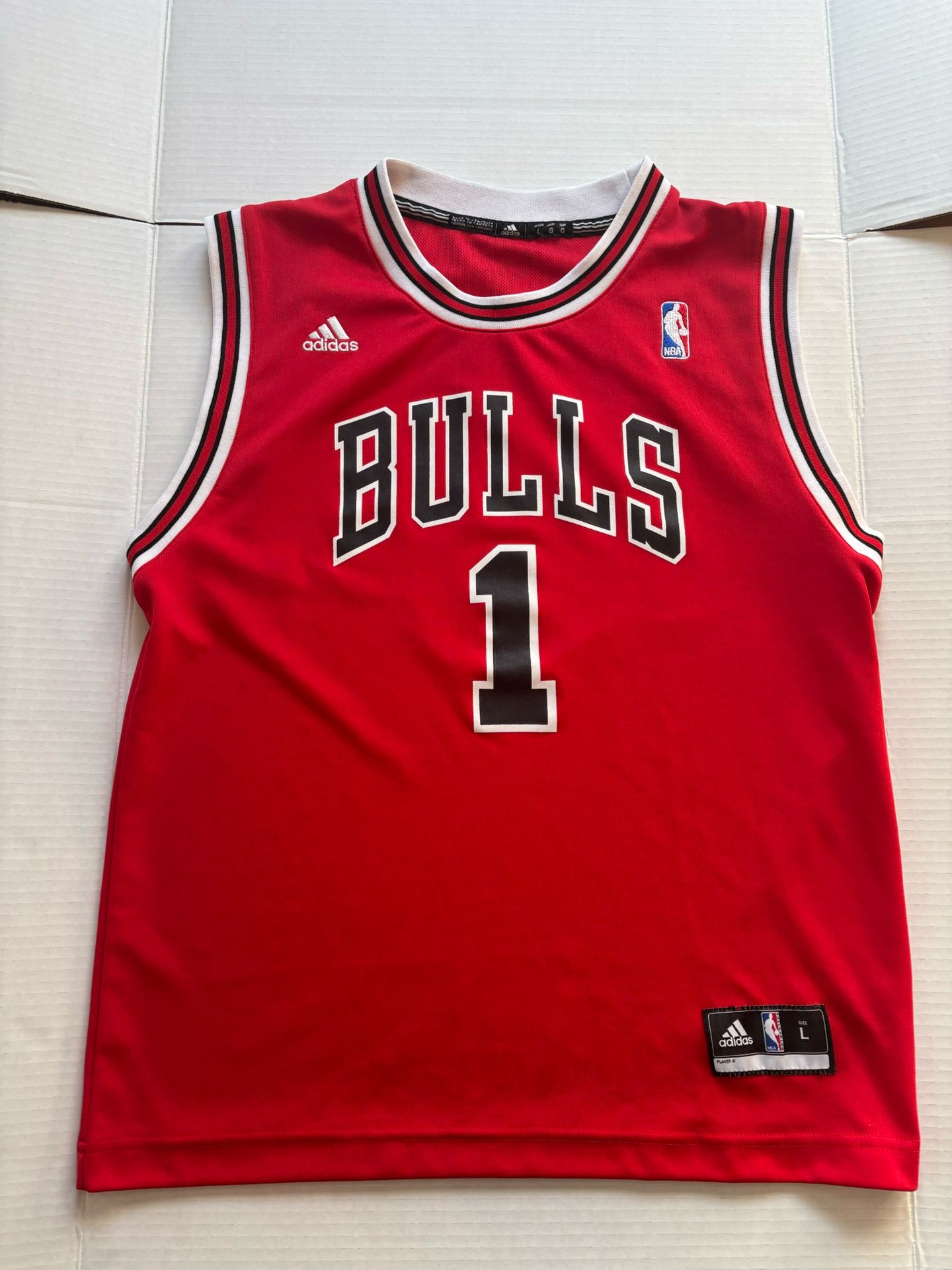 VTG NBA Adidas Chicago Bulls Derrick Rose Jersey Youth: L Women’s: Med Men’s: Sm