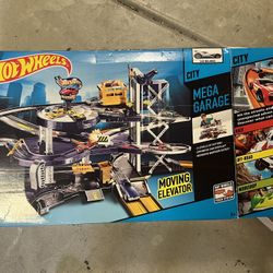 Hot Wheels City Mega Garage