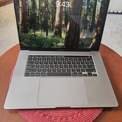 Macbook Pro i7 32gb Ram 500gb SSD Drive 2.8ghz 16" Screen 2019